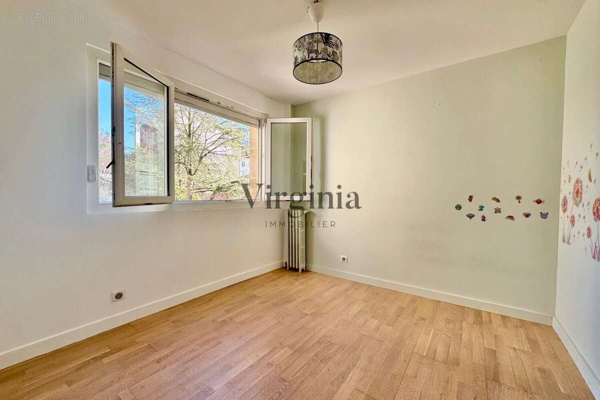 Appartement à CHARENTON-LE-PONT