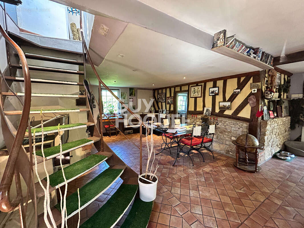 Maison à SAINT-MARTIN-DE-MAILLOC