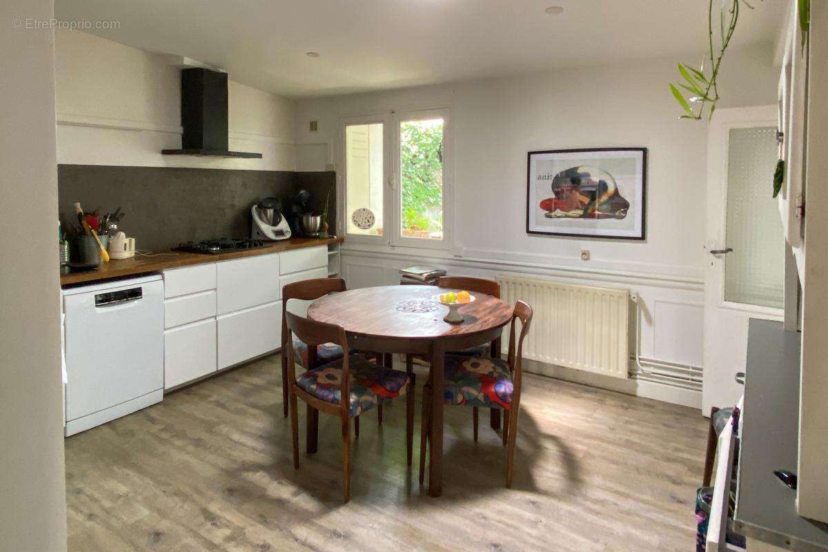 Maison 153 m² à Cadillac-En-Fronsadais  - photo 4