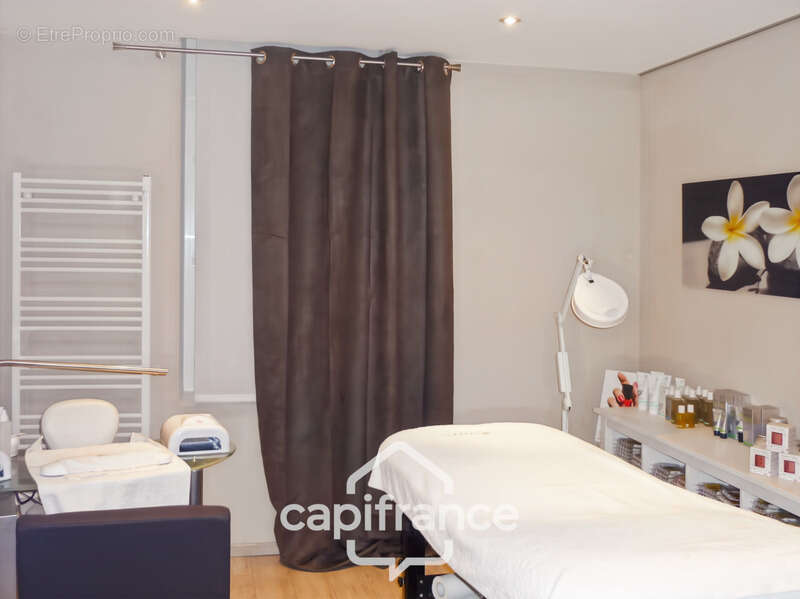 Commerce à VAROIS-ET-CHAIGNOT