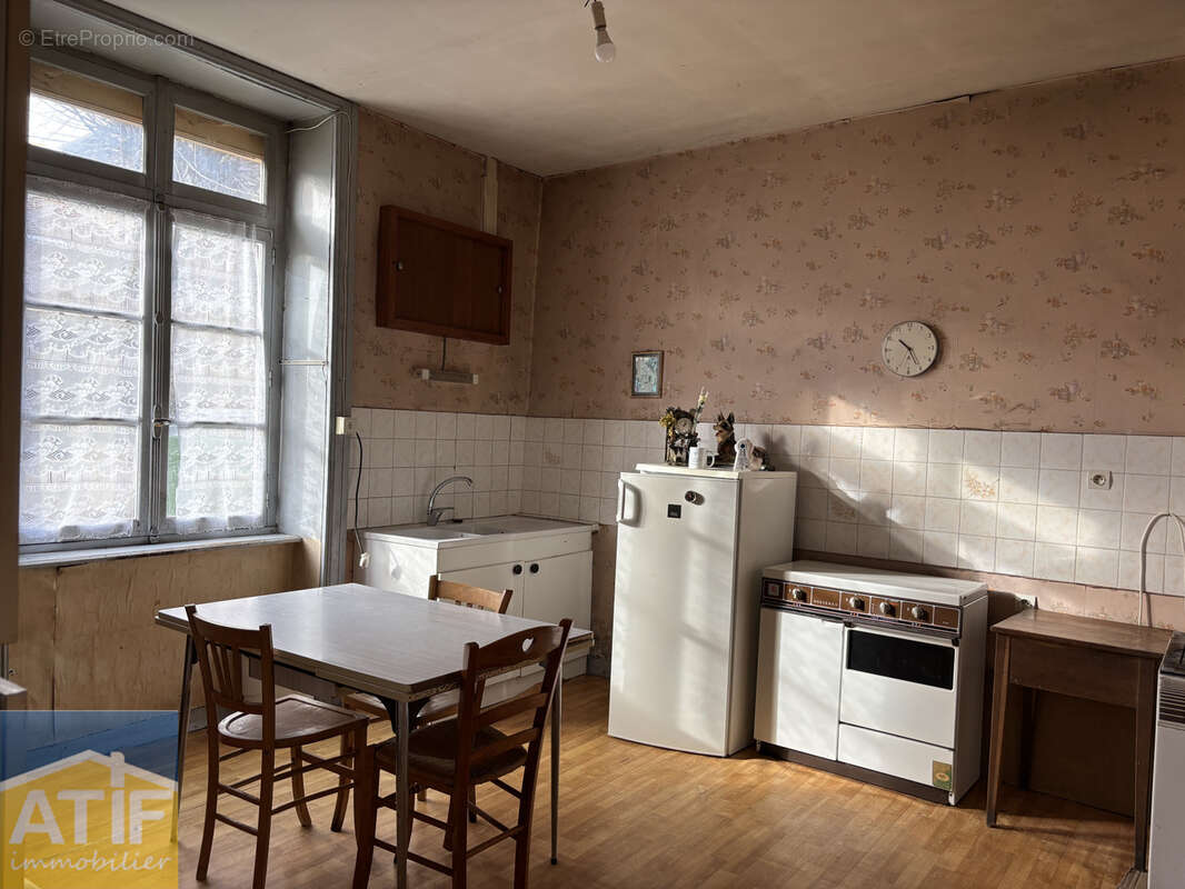 Maison à SAINT-ROMAIN-D'URFE