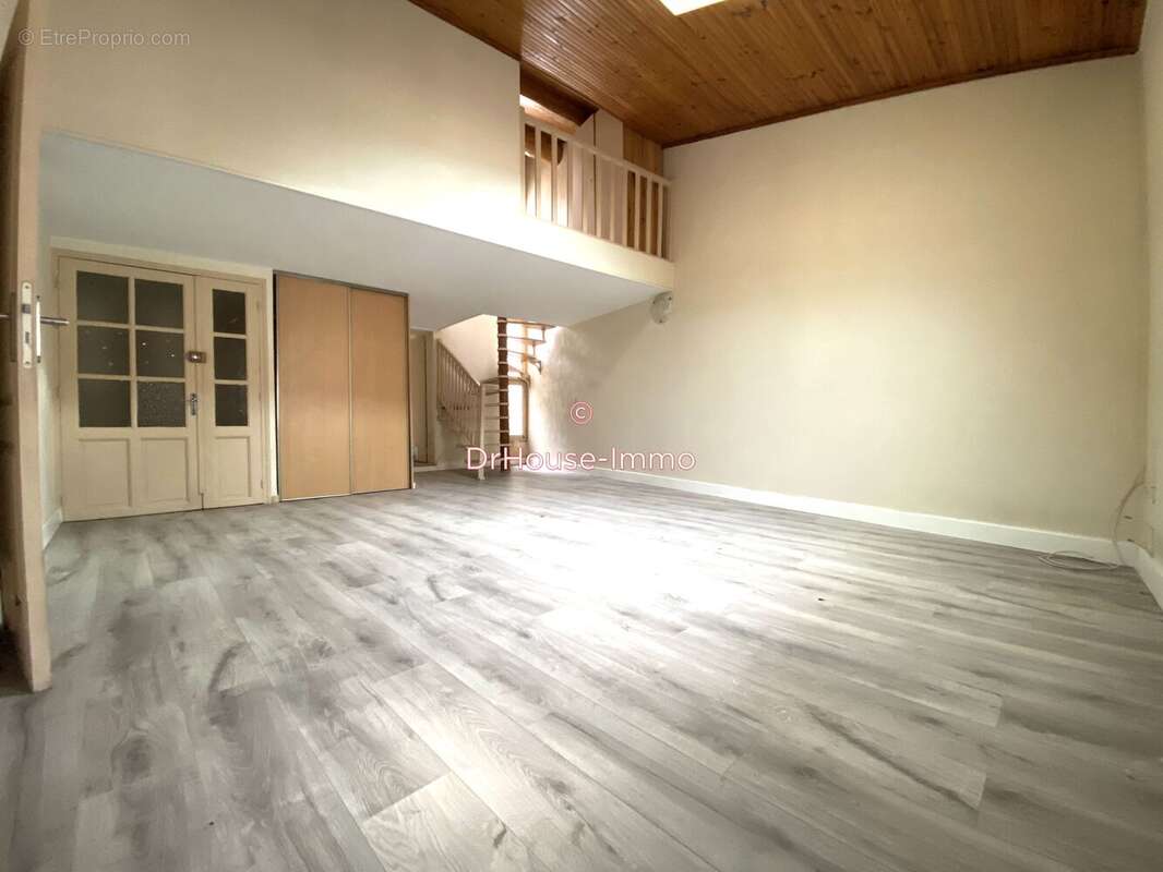 Maison à SAINT-LAURENT-D'AIGOUZE