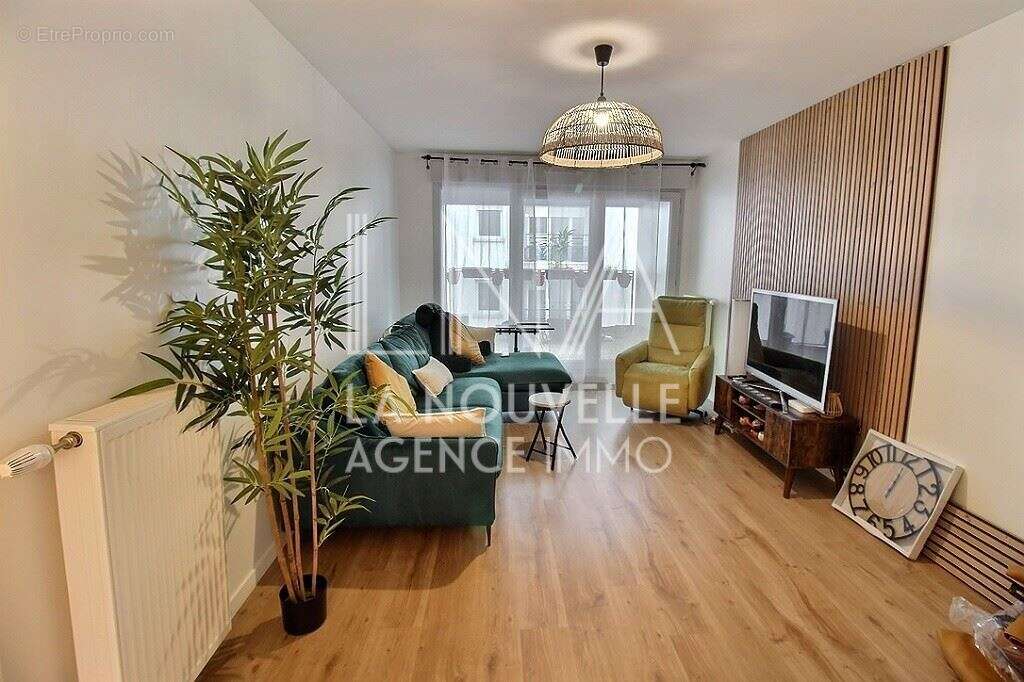 Appartement à LES LILAS