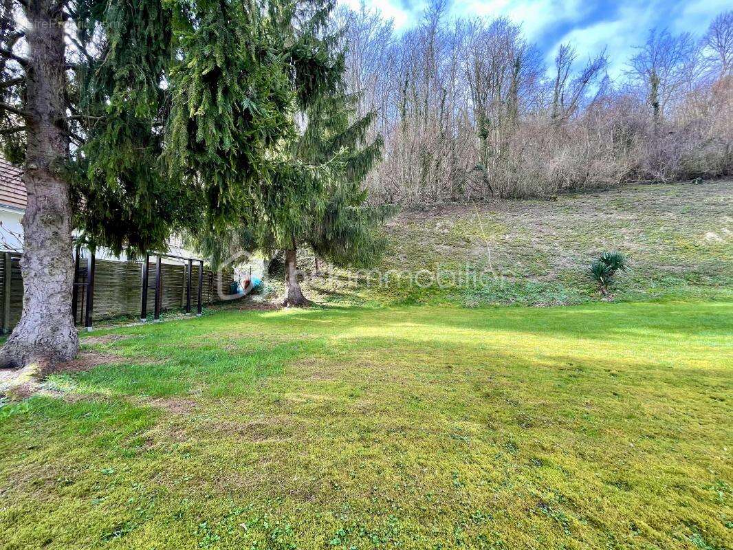 Terrain à SAINT-JEAN-LES-DEUX-JUMEAUX