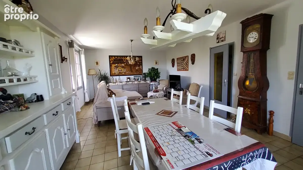 A VENDRE - Maison de ville 115m2 - 5 pièces - 4 chambres - 620m2 de terrain - Poitiers Ouest - photo 4