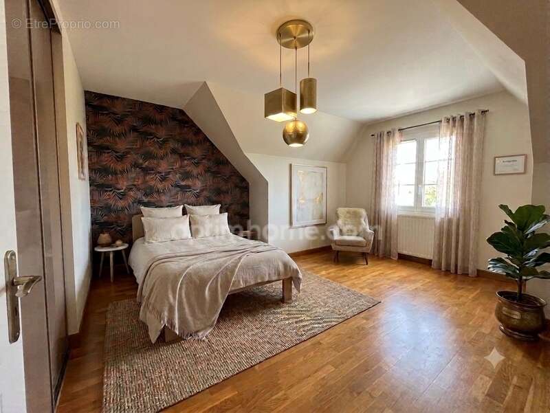 VAL SAINT GERMAIN. Propriété de 170 m² - 5 ch dont suite au RDC - Terrain 2688 m² divisible & constructible - photo 11