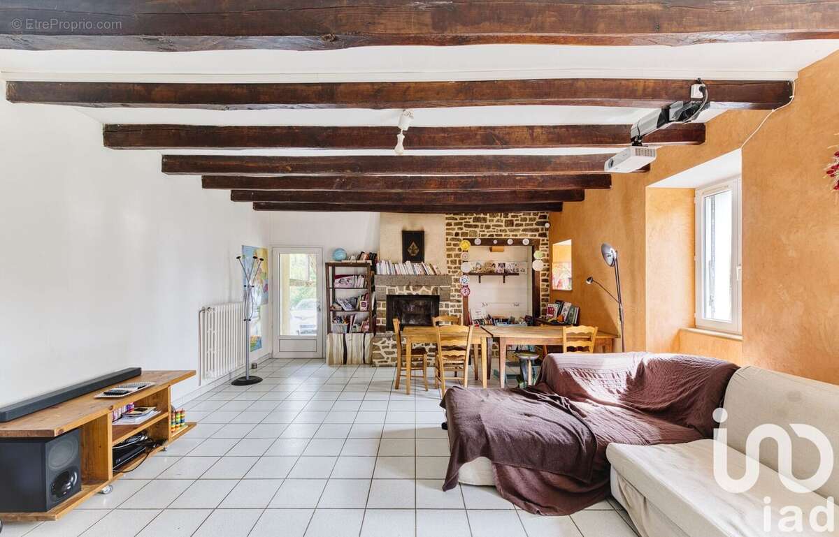 Photo 2 - Maison à SAINT-GONDRAN