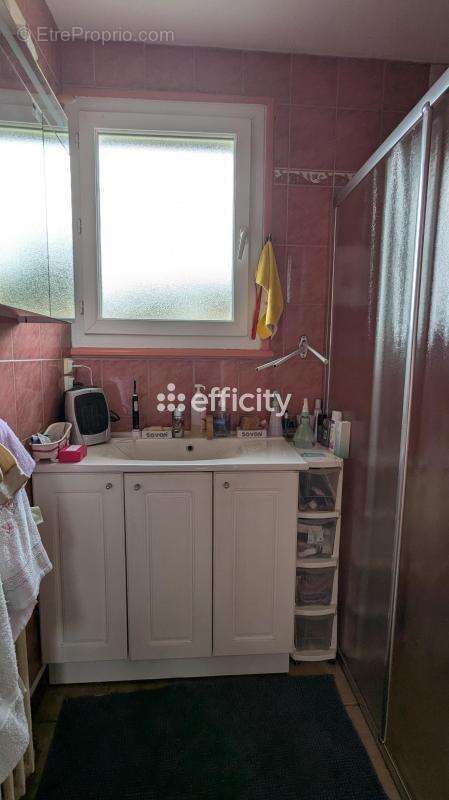 Maison à LA MONNERIE-LE-MONTEL