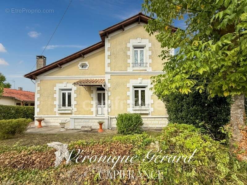 Maison à COUTRAS