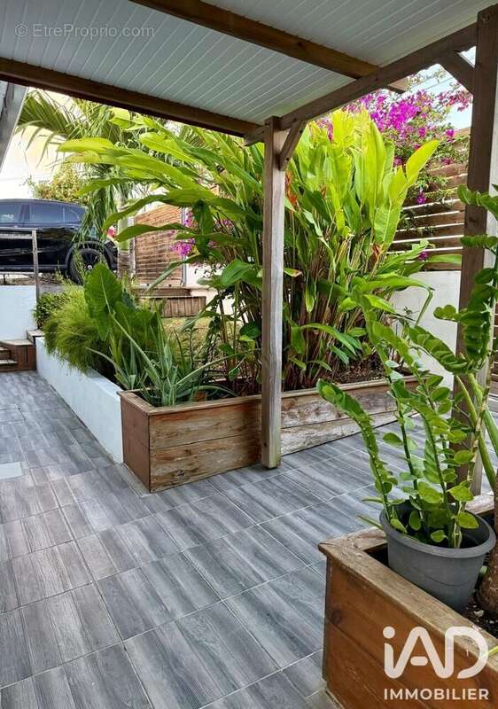 Maison 65 m² à Saint-Francois  - photo 2