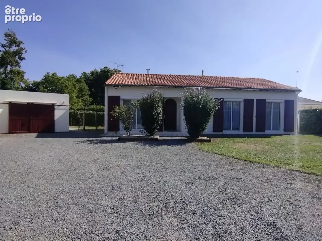 Plain pied en centre bourg des Essarts - photo 8