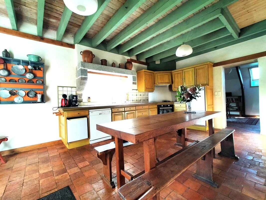 Maison à vendre à St Germain de Coulamer cuisine