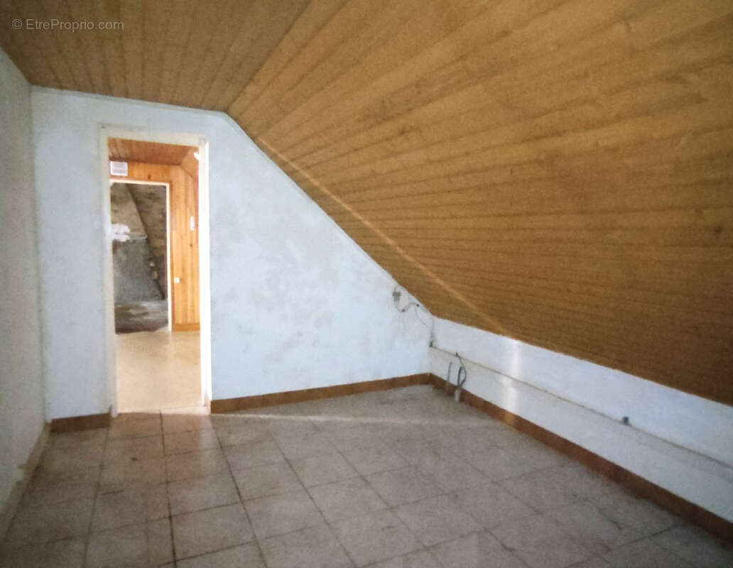 Maison à SAINT-JULIEN-DE-VOUVANTES