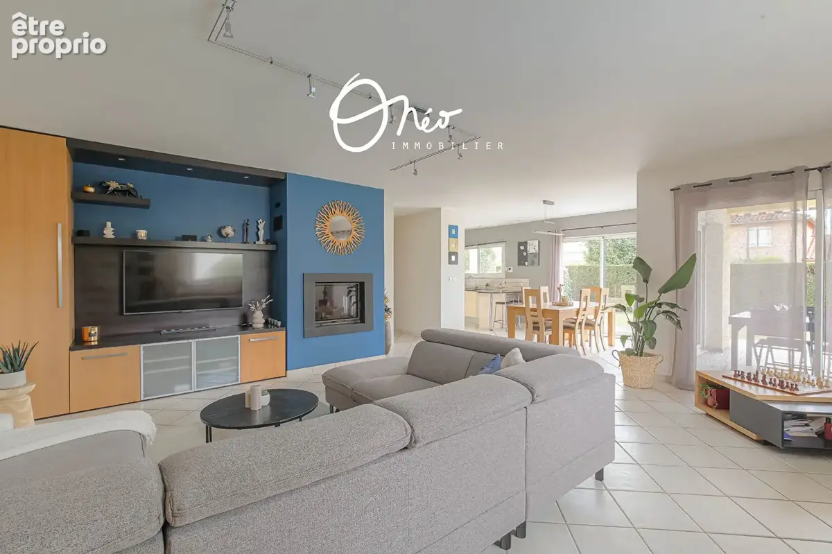 Mions - Maison 6 pièces de 171 m2 sur 851 m2 de parcelle avec piscine - photo 9