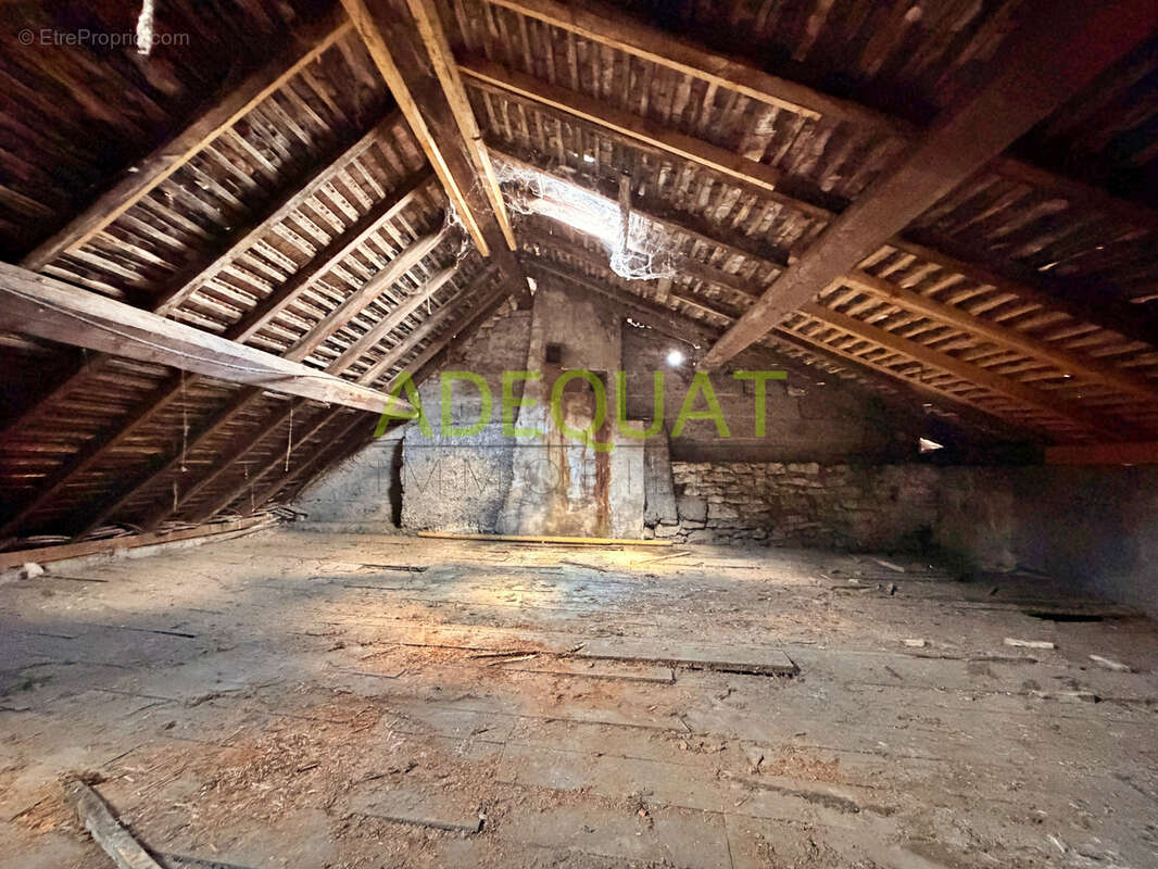 Appartement à LA TOUR-DU-PIN