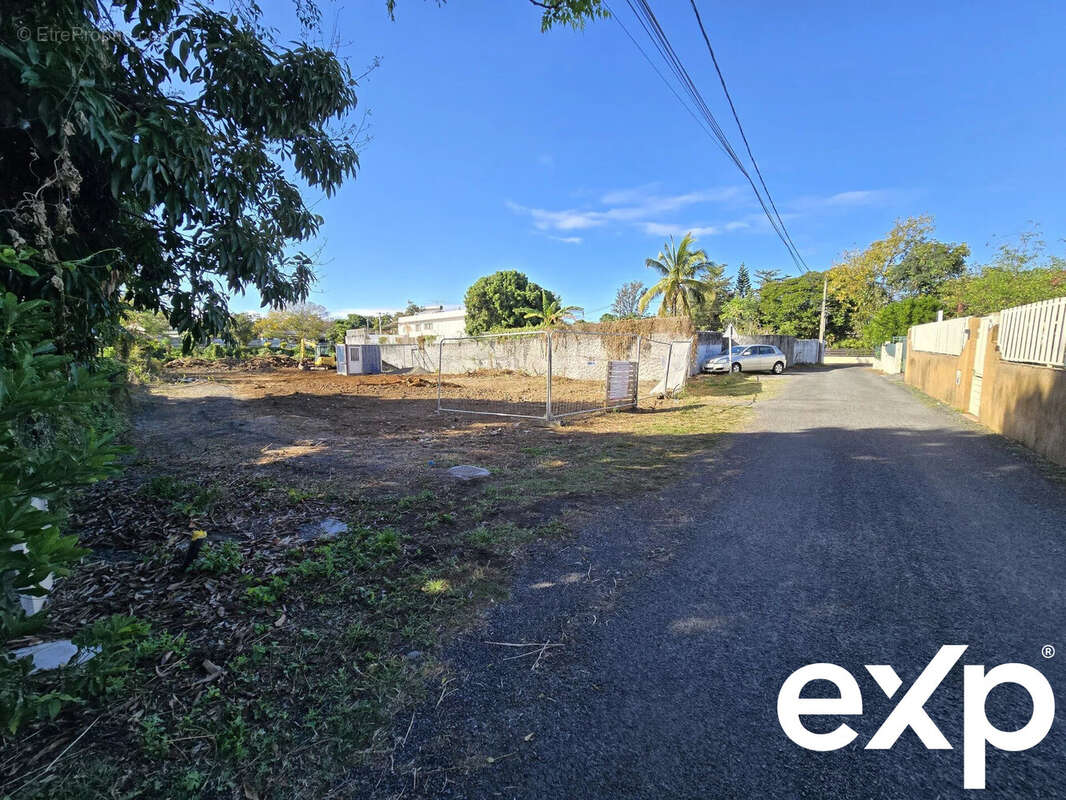 Terrain à LE TAMPON