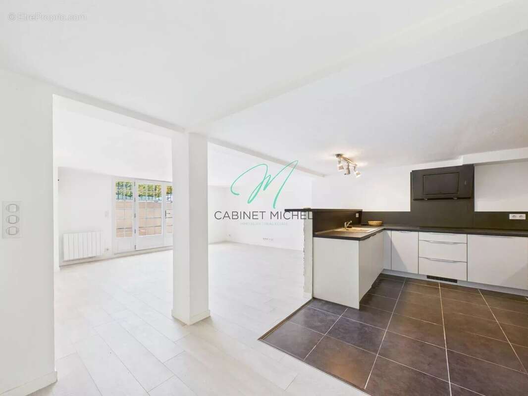 Maison à ROQUEFORT-LES-PINS