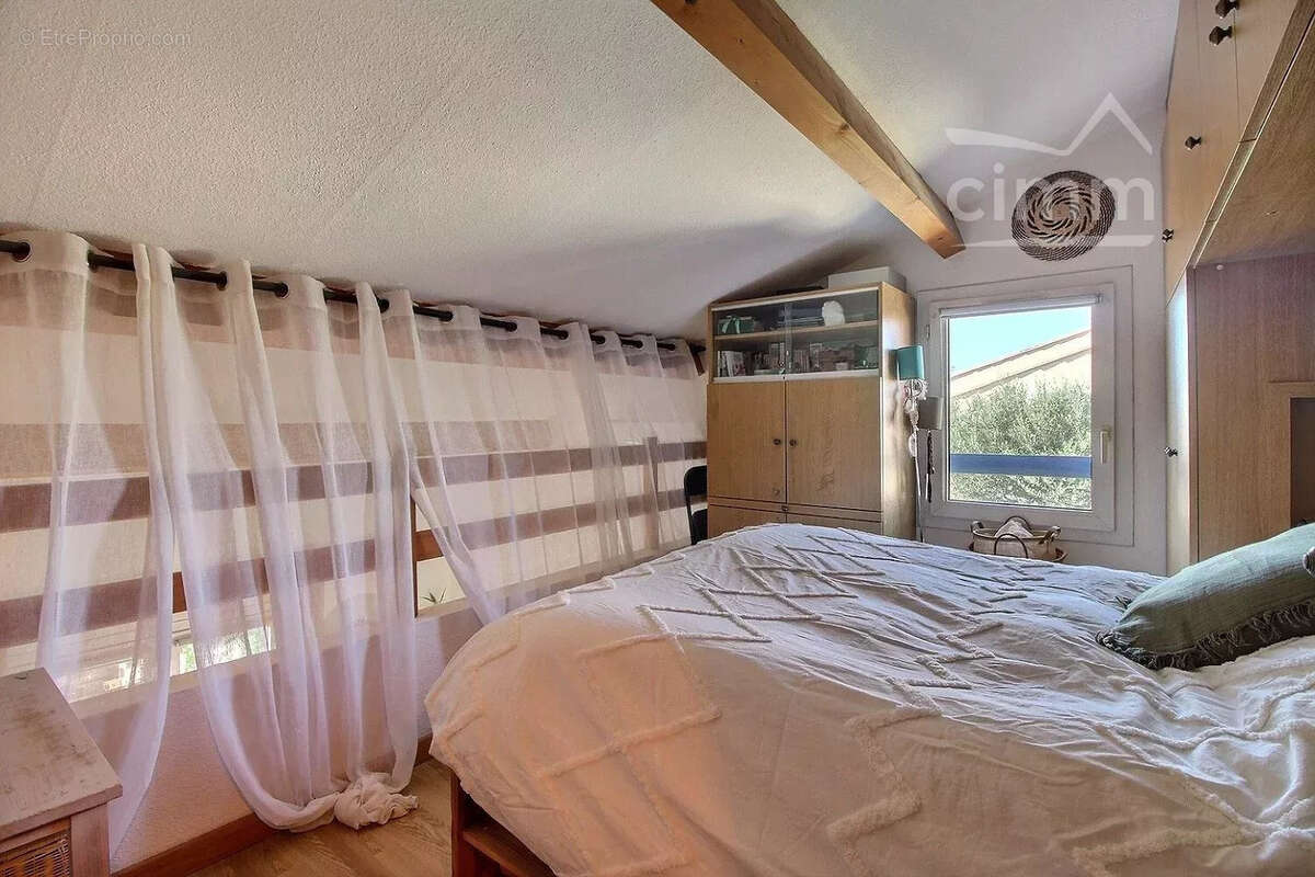 Maison à VIC-LA-GARDIOLE