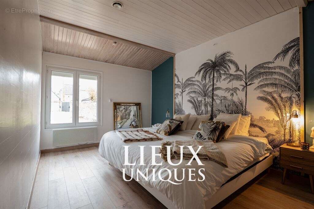 Maison à LA CHAPELLE-SAINT-MARTIN-EN-PLAINE