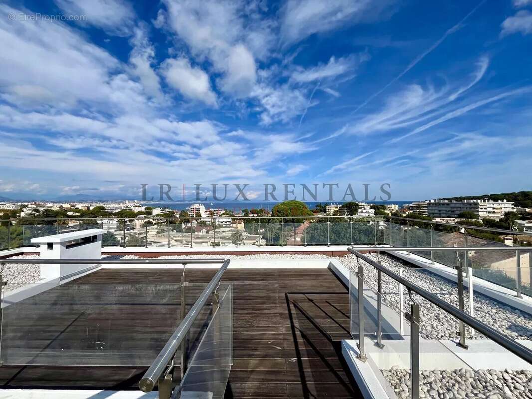 Antibes, villa renovee vue mer dans un domaine privé - photo 3