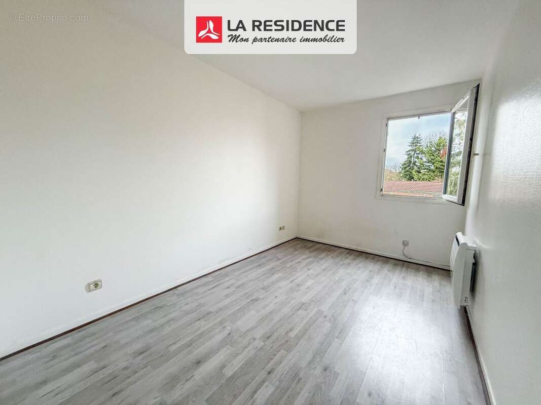 Appartement à LE MESNIL-SAINT-DENIS