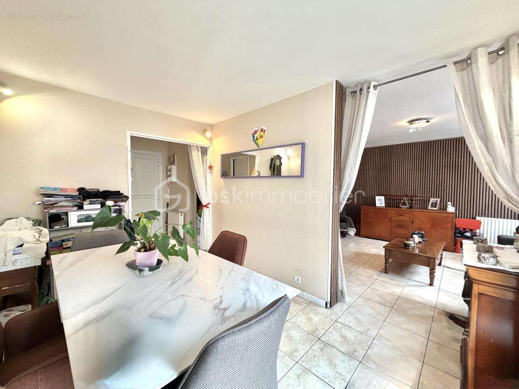 Appartement à EMERAINVILLE