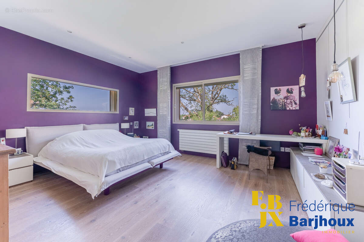 Maison à SAINT-GENIS-LES-OLLIERES