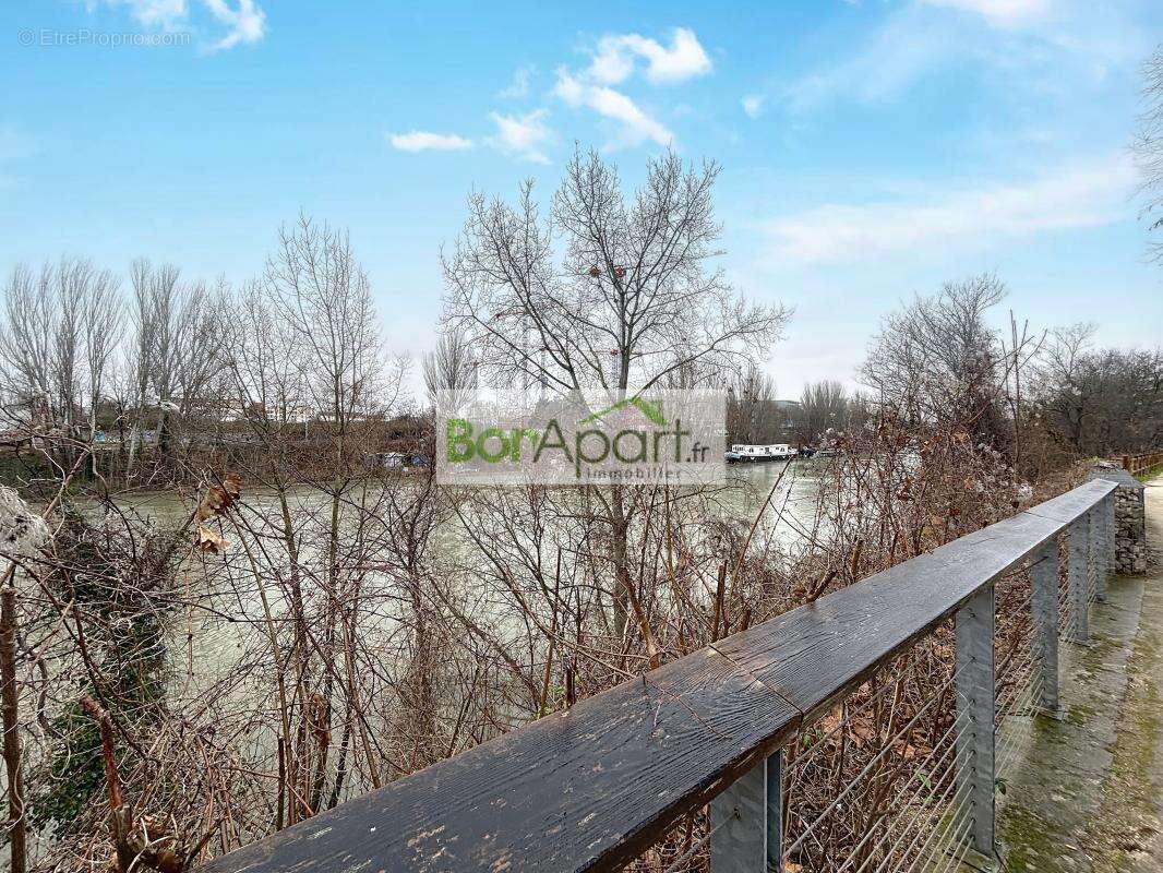 Appartement à L'ILE-SAINT-DENIS