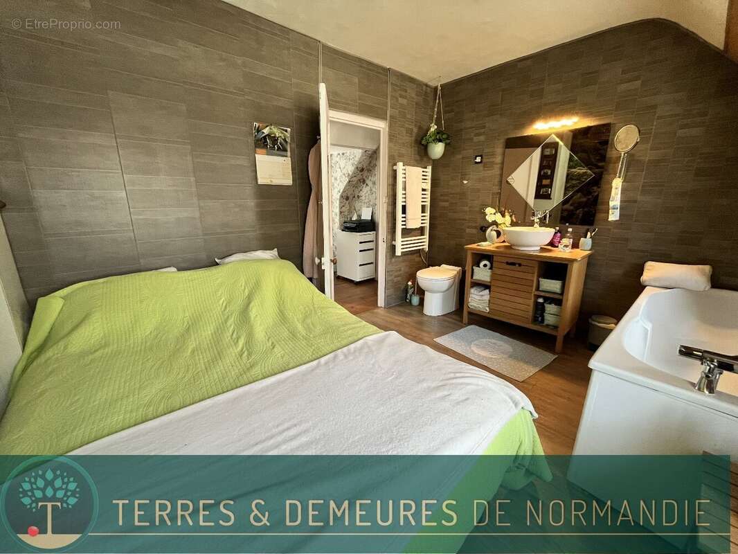 Maison à SAINT-PIERRE-SUR-DIVES