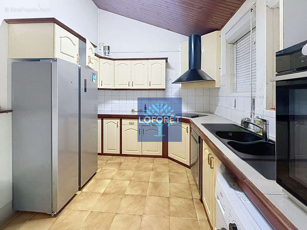 A vendre : Maison T6 sur deux niveaux au Lamentin - photo 11