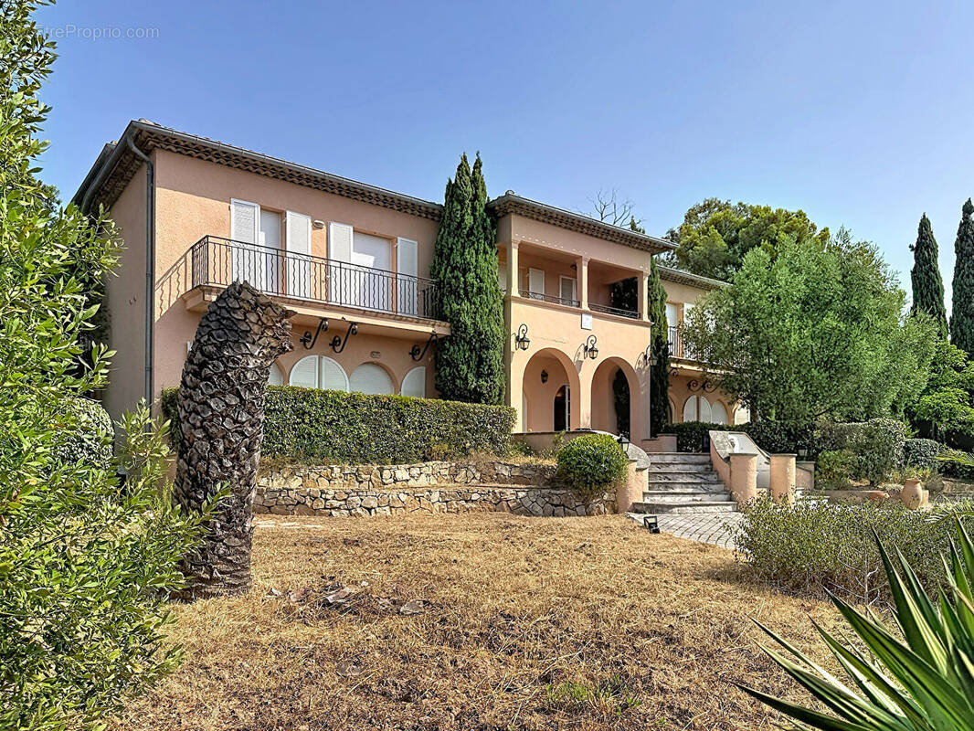 Maison à LES ISSAMBRES