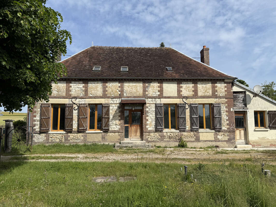 Maison à MONTIGNY-LES-MONTS