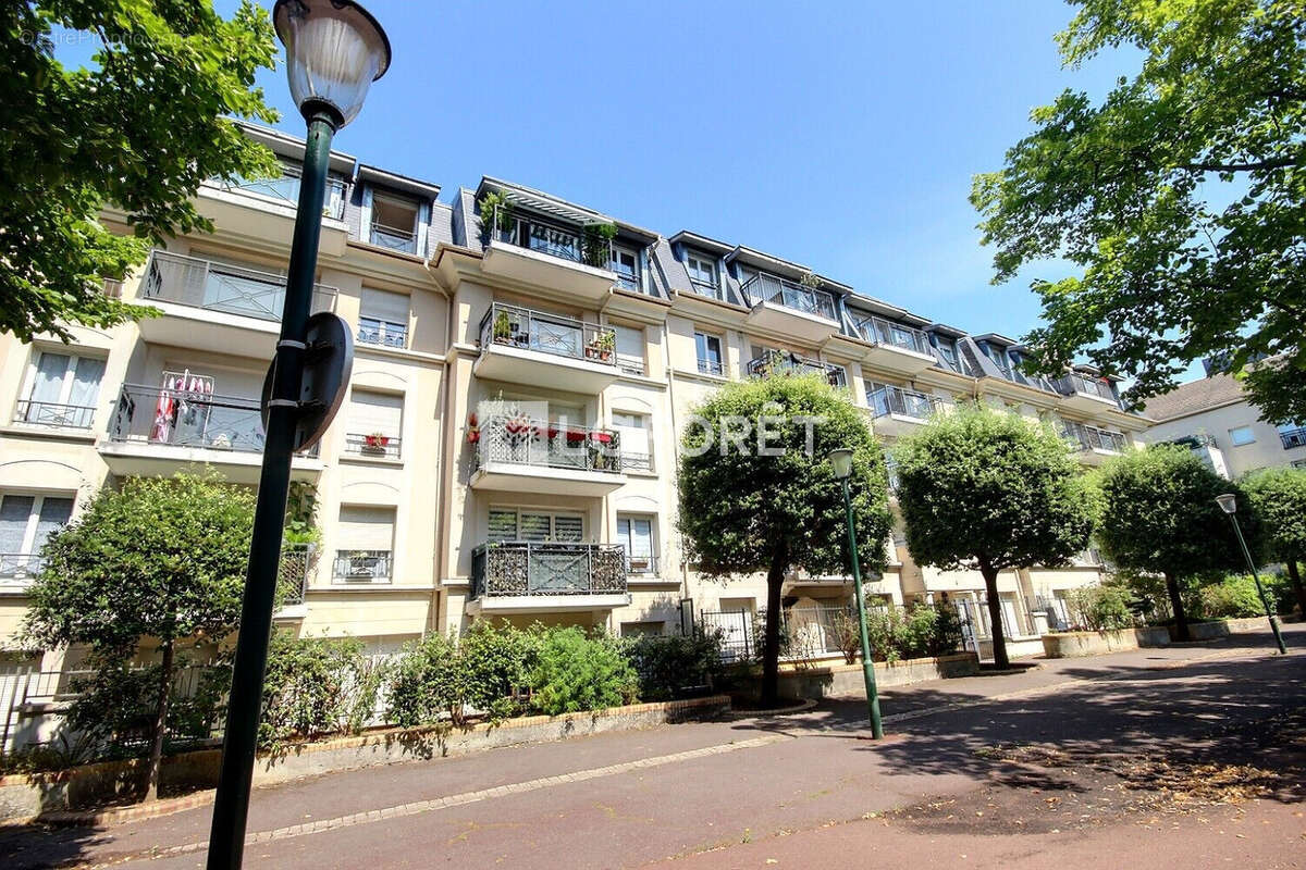 Appartement à LA GARENNE-COLOMBES