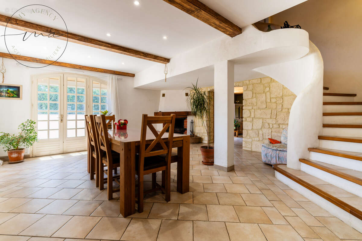 Lignan-sur-Orb   Maison de caractère 215 m2, 5 chambres, piscine, terrain 983 m2 - photo 5