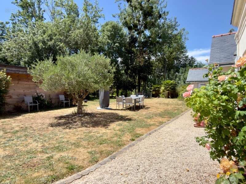 VARENNES SUR LOIRE, Longère rénovée de 134m² habitables / 151m² utiles avec garage et jardin - photo 8