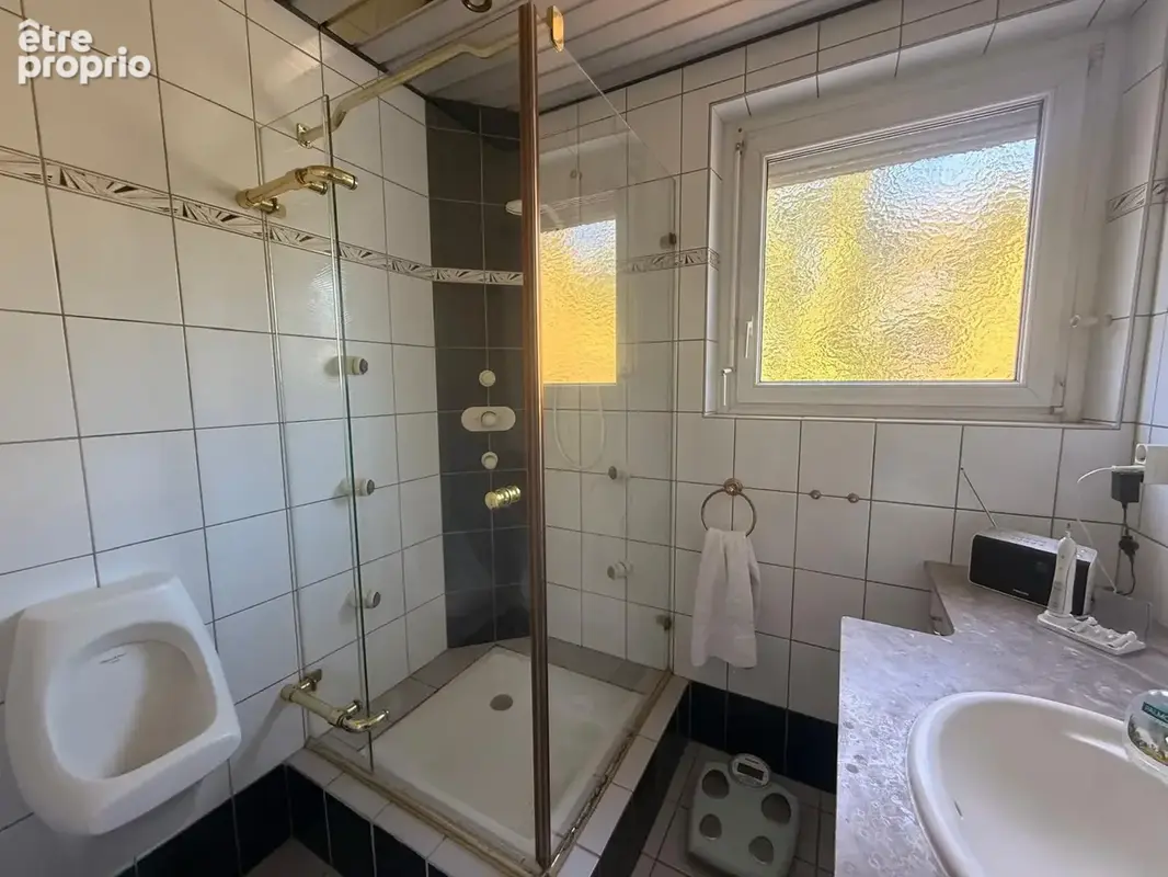 À vendre   Duplex rare de 169 m2 avec deux espaces de vie, balcons et trois stationnements   Saint-Louis - photo 10
