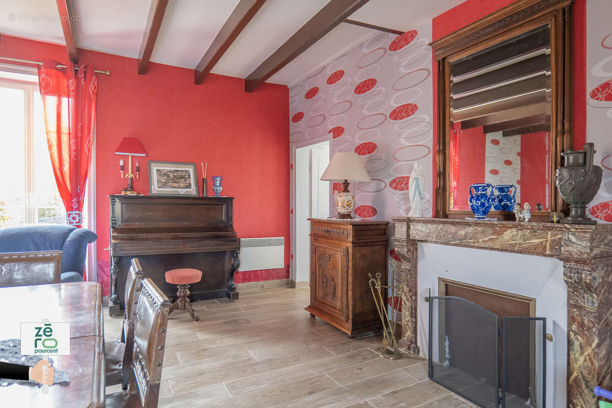 Maison à LES MAGNILS-REIGNIERS