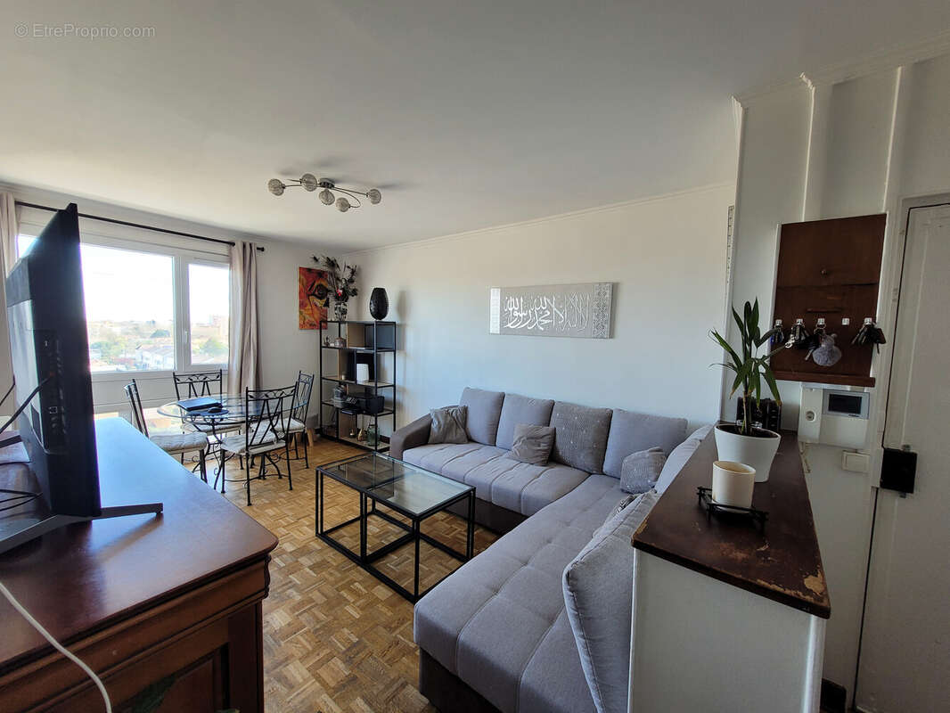 Appartement à VILLENEUVE-LA-GARENNE