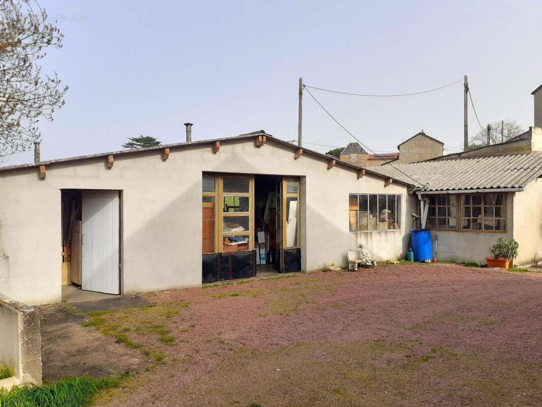   - Maison à THOUARS