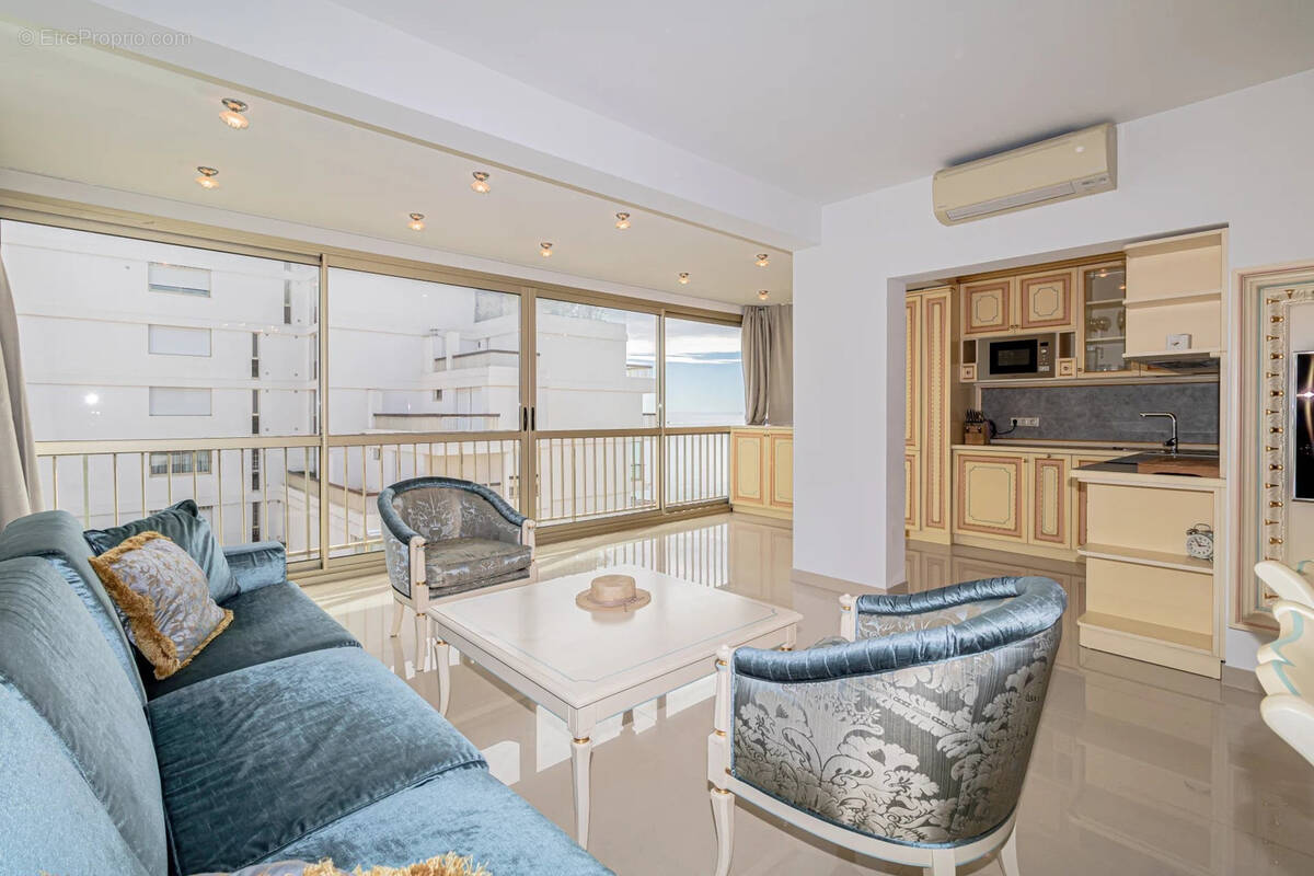 Appartement à MANDELIEU-LA-NAPOULE