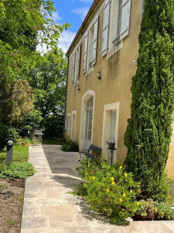 Dpt  (32) : ELEGANT CHATEAU XIX, sans travaux, bases médievales avec douves, piscine, sur 9100m2 jardin clos - photo 10