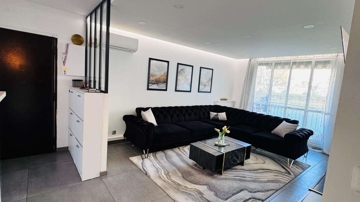 Appartement à PIERRE-BENITE