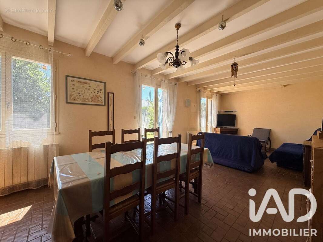 Maison 92 m² à Juilley  - photo 8