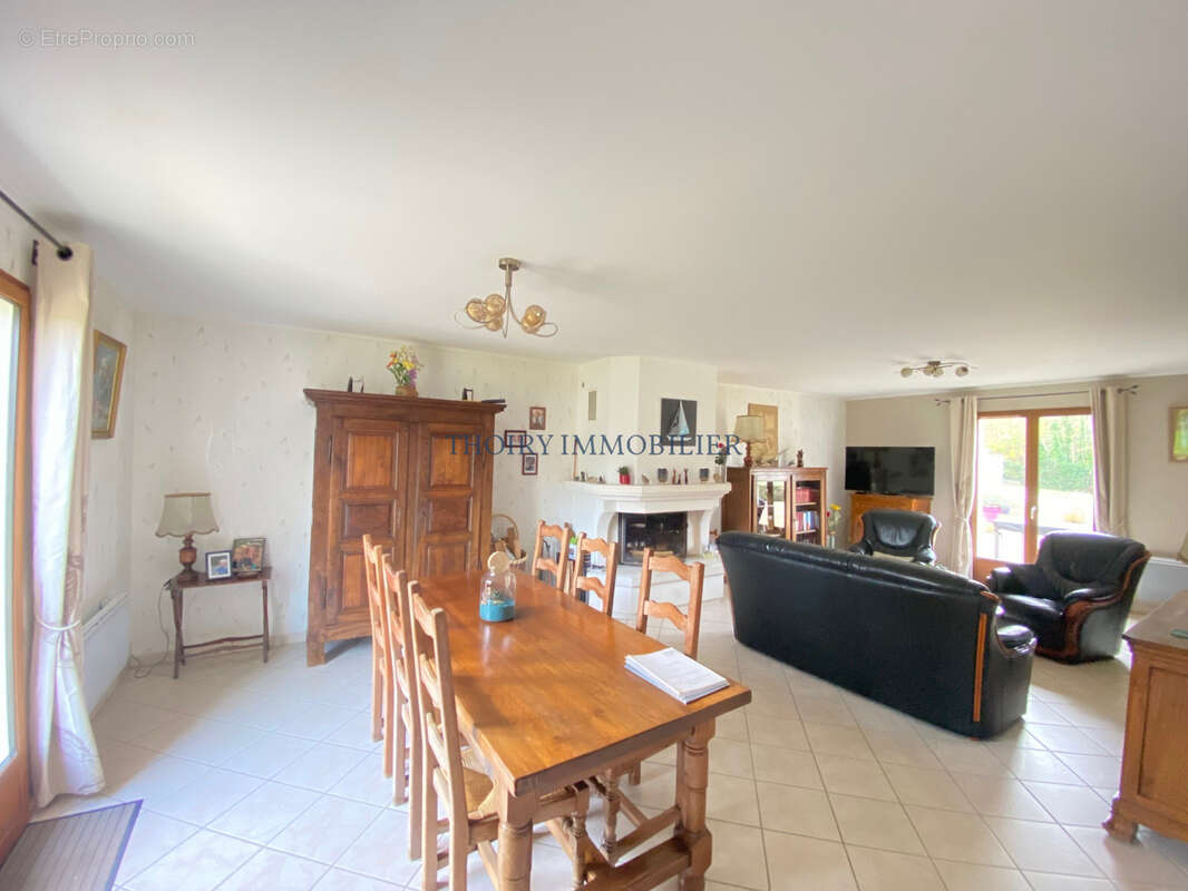 Maison à THOIRY