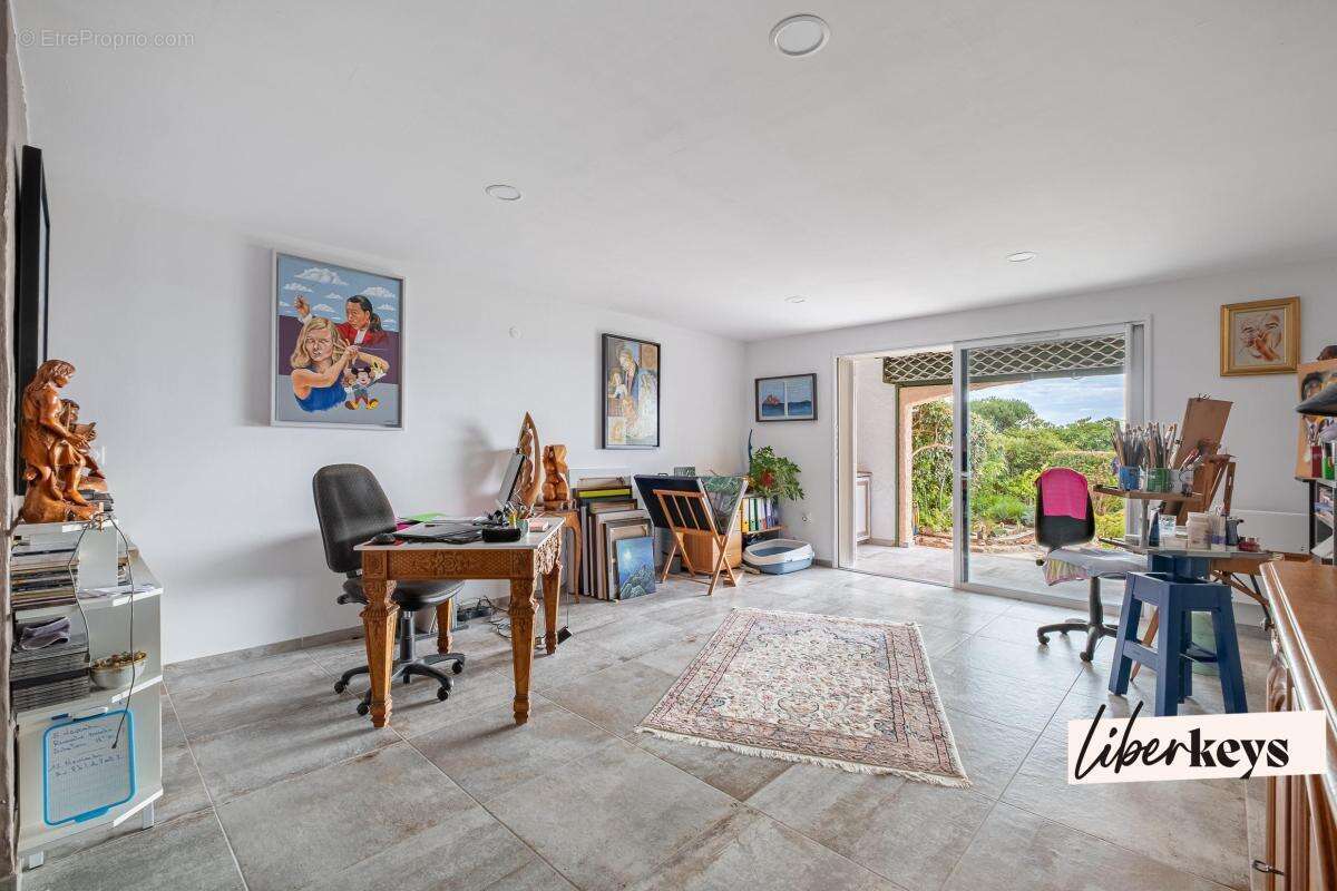 Superbe bastidon rénové - 3 pièces - 85  m2 - Terrasse/Loggia 24 m2 - Jardin 60 m2 - photo 7