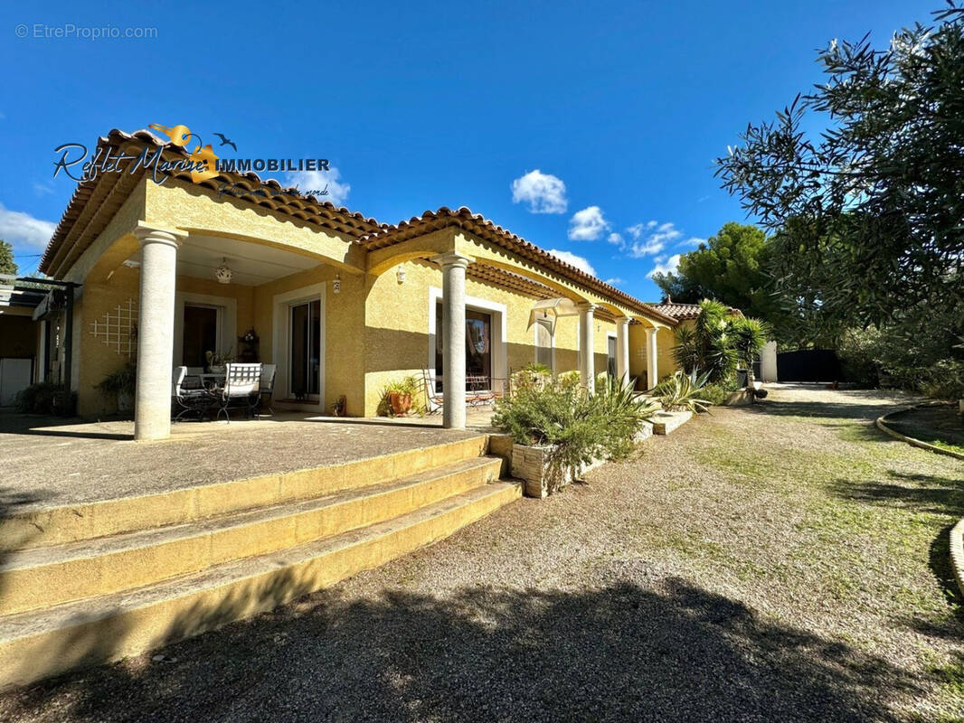 Maison à CEYRESTE