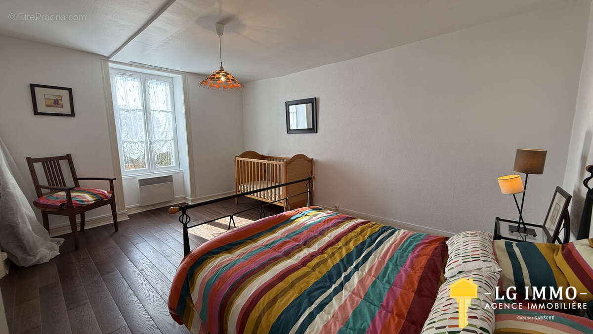Maison à BRIE-SOUS-MORTAGNE