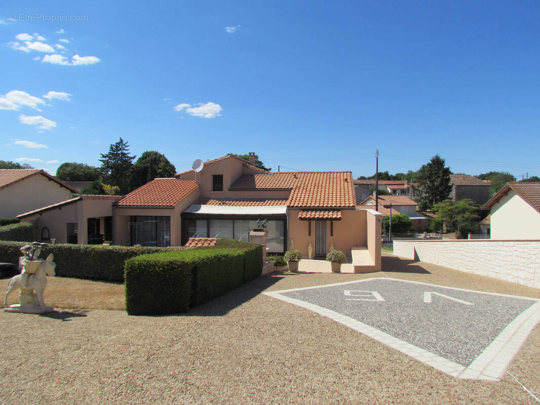 Maison à BERNAC