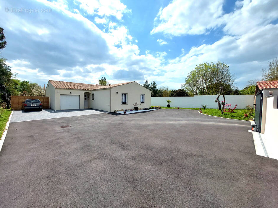 Maison à SAINTE-RADEGONDE-DES-NOYERS