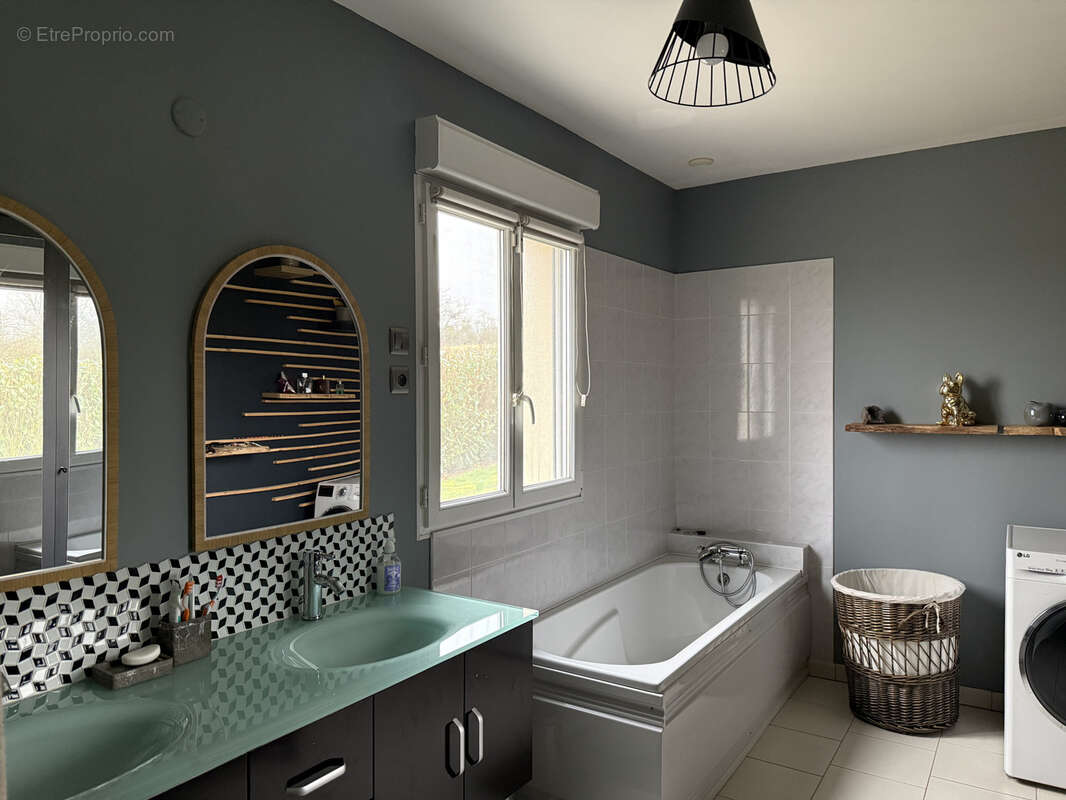 Maison à VILLE-SUR-ILLON